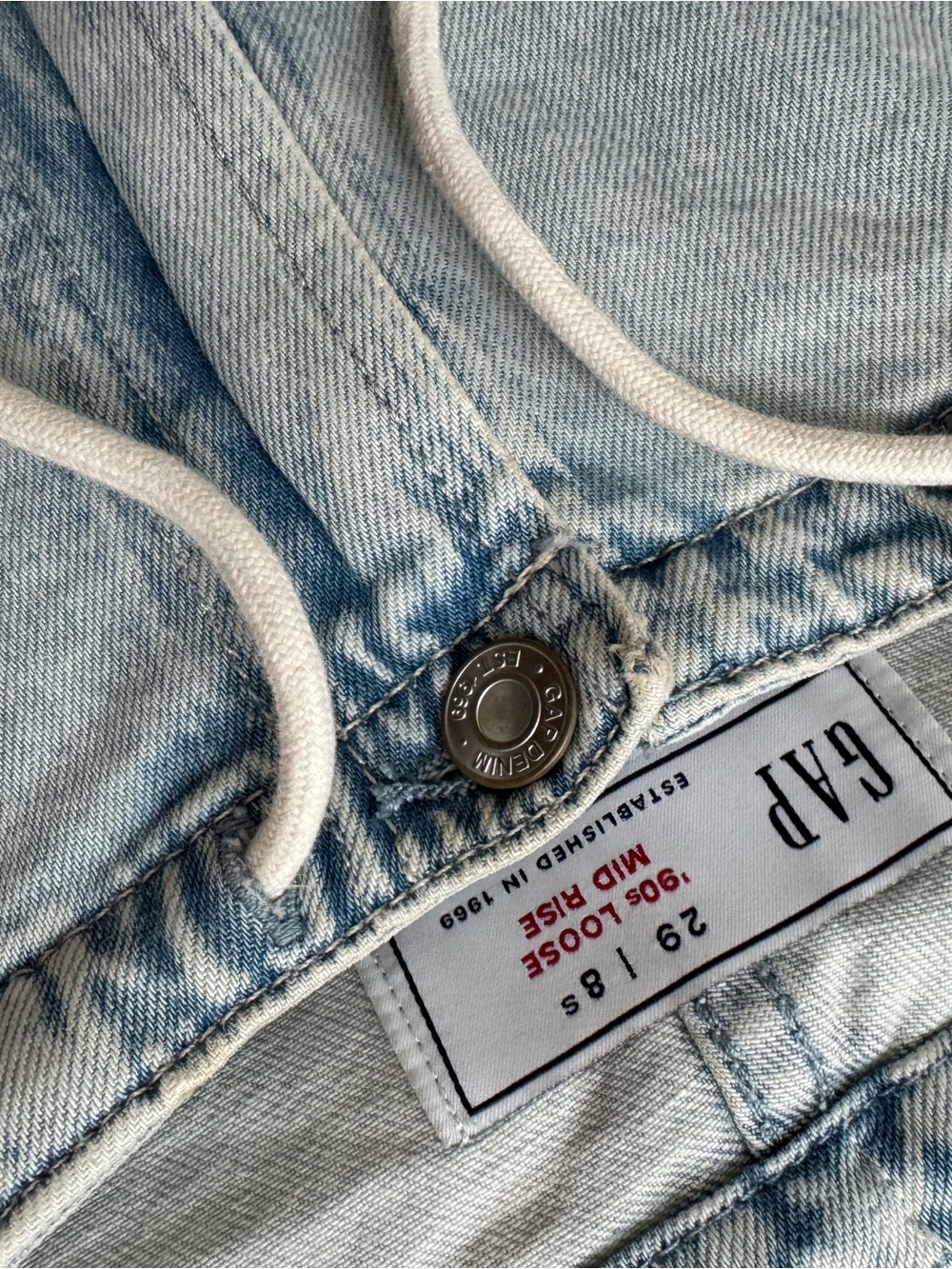 GAP Light Blue Denim 90s Loose Mid Rise Jeans with White Drawstring